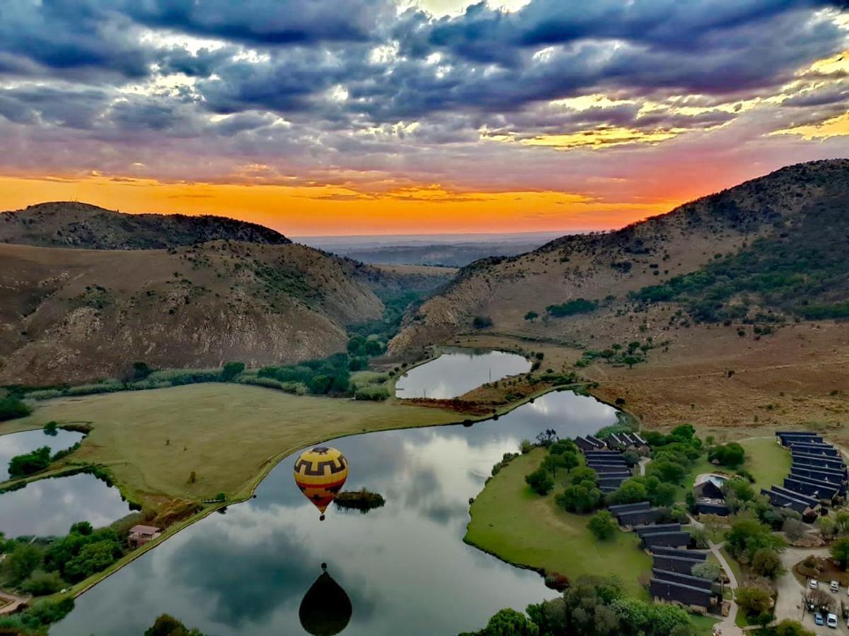 Kloofzicht Lodge & Spa Krugersdorp Eksteriør bilde Hot air balloon over the San Luis Reservoir