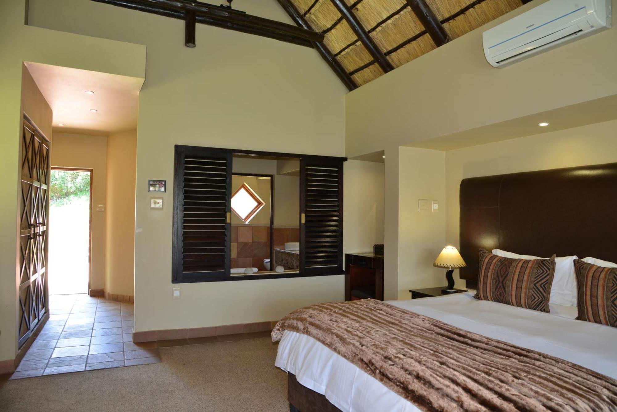 Kloofzicht Lodge & Spa Krugersdorp Rom bilde A bedroom at the resort