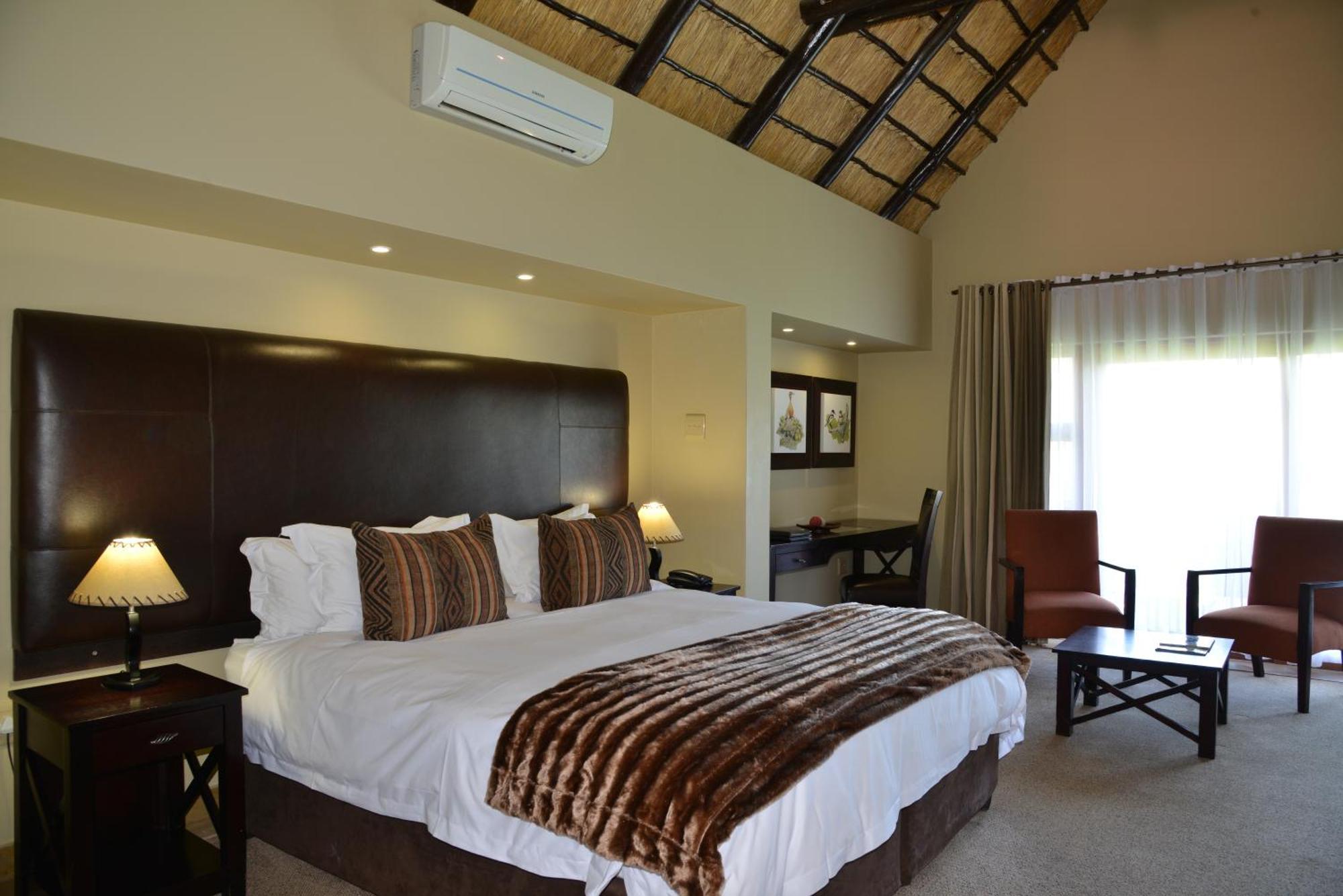 Kloofzicht Lodge & Spa Krugersdorp Rom bilde A bedroom at the Tintswalo Safari Estate
