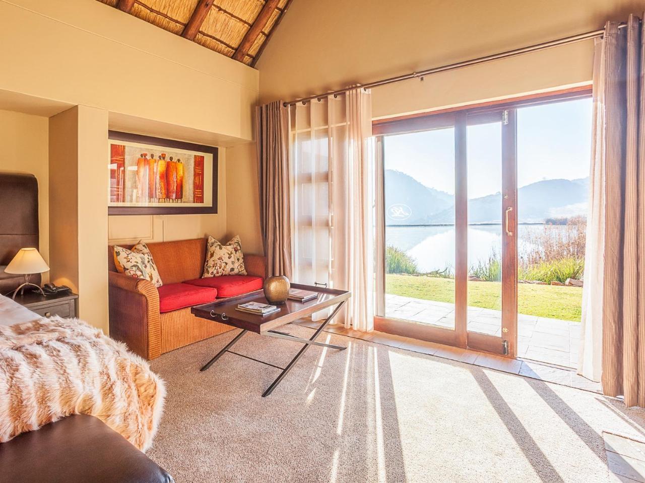 Kloofzicht Lodge & Spa Krugersdorp Eksteriør bilde A room at the Protea Hotel Sky Villa